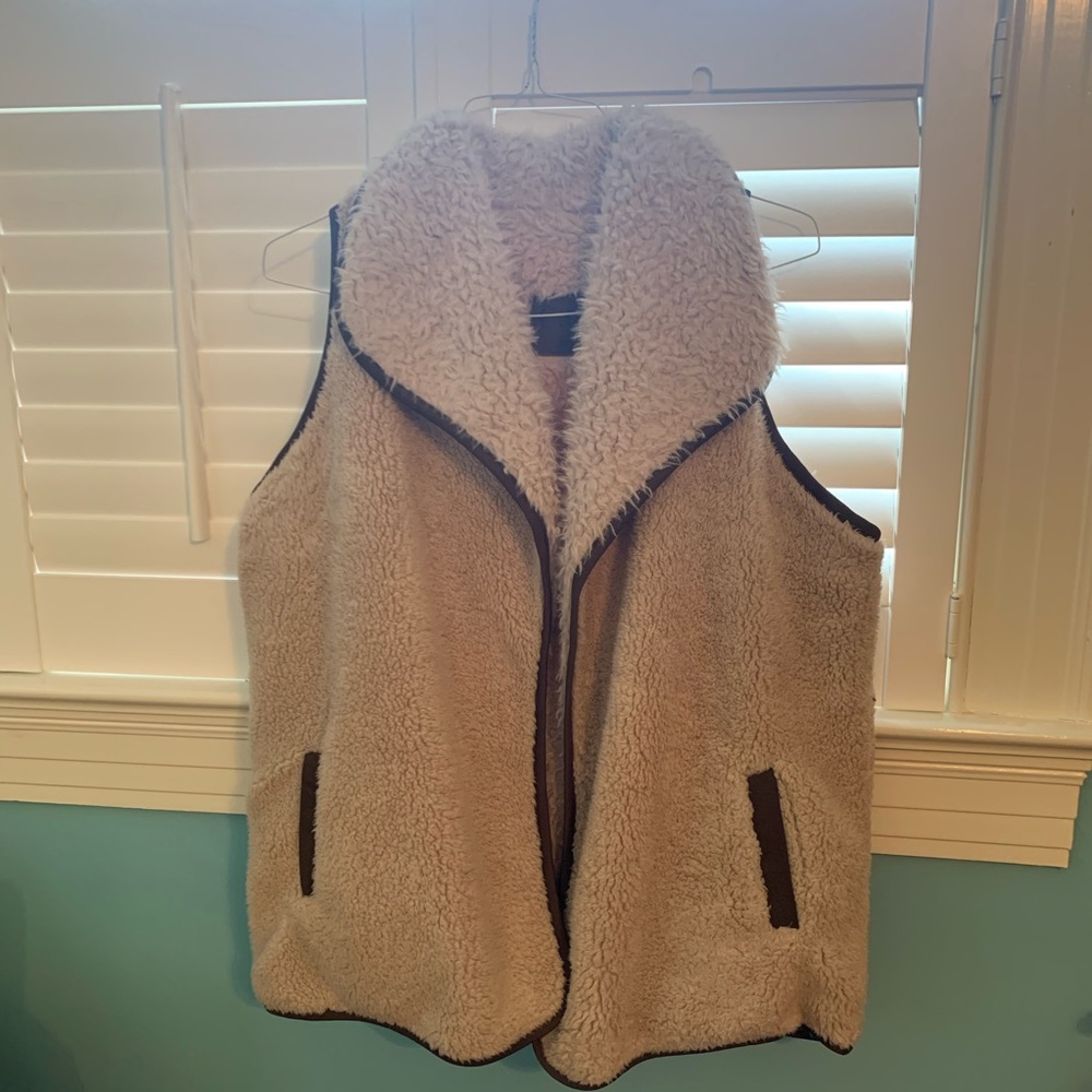 c.c sherpa no sleeve jacket
